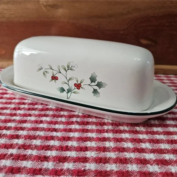 Pfaltzgraff Winterberry Covered Butter Dish fits 1/4lb stick winter holiday - Picture 1 of 10